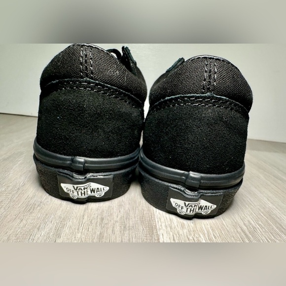 Vans Kids Skate Shoes Size 13.5 Black Old Skool Low Top Lace Up Classic Iconic - Picture 6 of 9